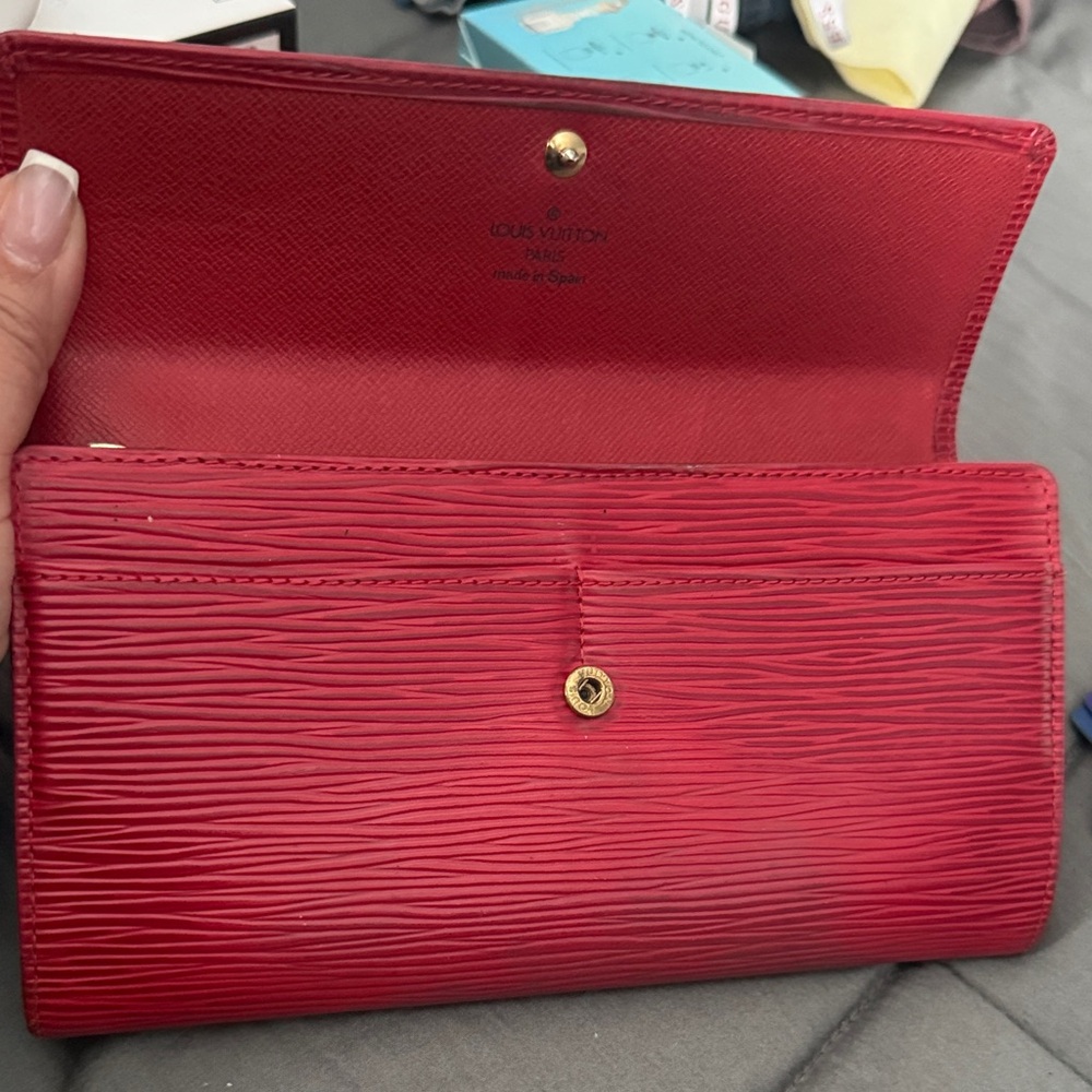 Louis Vuitton Textured Red Clutch - Picture 2 of 3